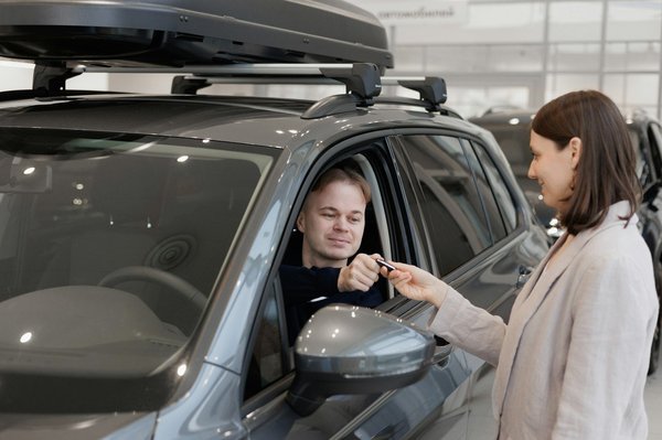 Location voiture avignon : votre clé pour la découverte locale